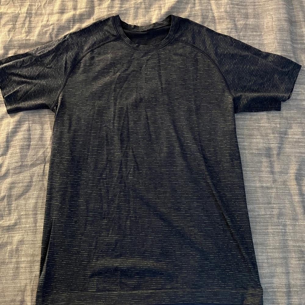 Lululemon men’s small athletic shirt